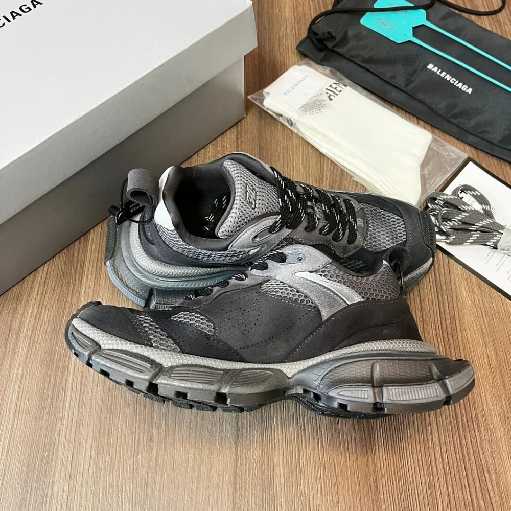 🌴🌴🌴Balenciaga's craftsmanship needs no mention - Picture 4 of 5